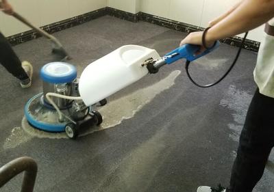 東莞清潔公司解讀 工廠日常清潔與保潔中，刷地機(jī)是不可或缺的利器